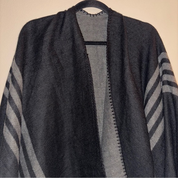 BB Dakota Women’s Reversible Grey and Black Stripped Shawl - One Size - Picture 2 of 10